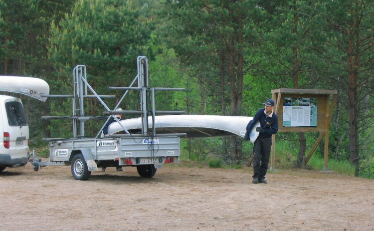 2009-Björn Guido Heuser-Transport av kanoter-2